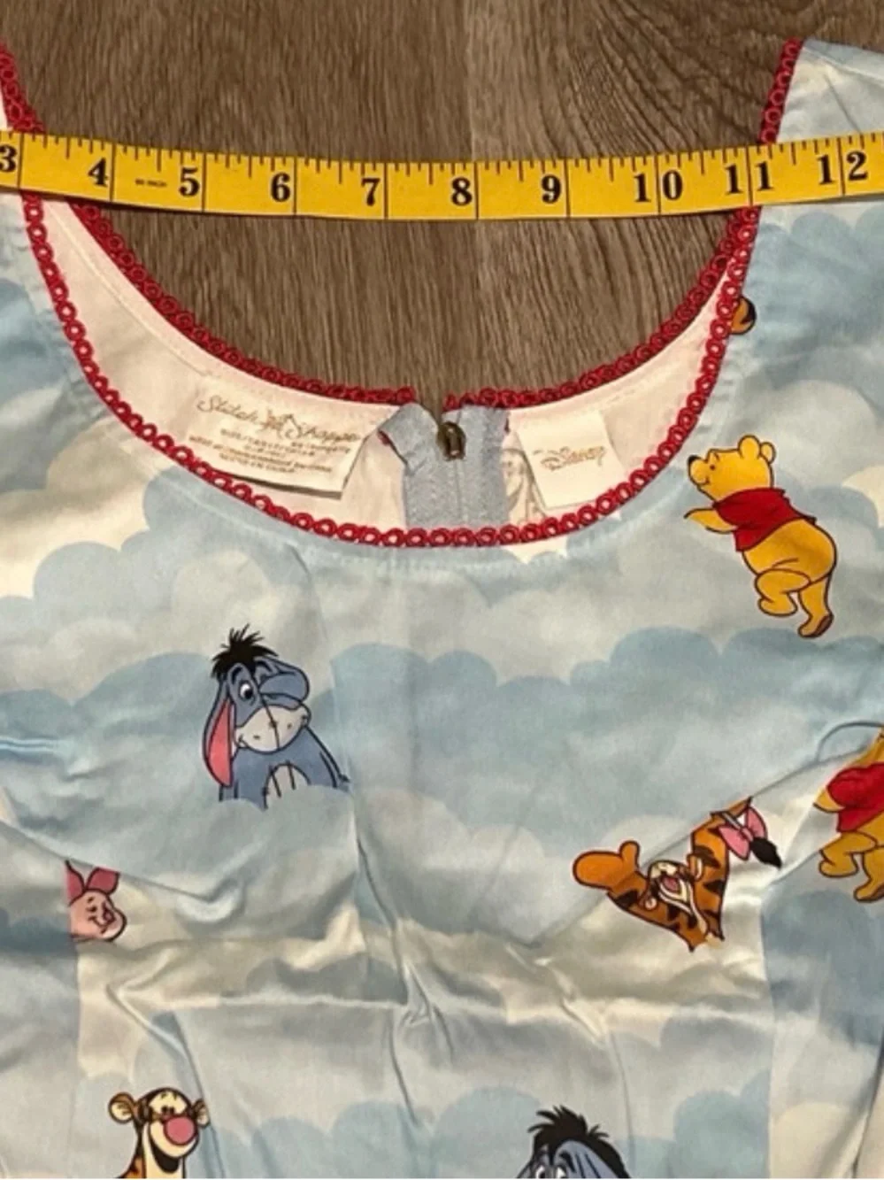 Disney Stitch Shoppe Winnie the Pooh Women's Size Small.